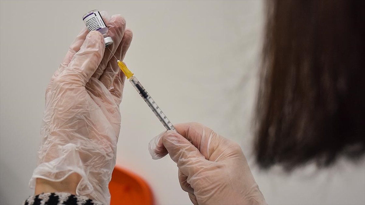 Vaka sayılarını artıran Omicron’a karşı ‘aşılarınızı tamamlayın’ uyarısı