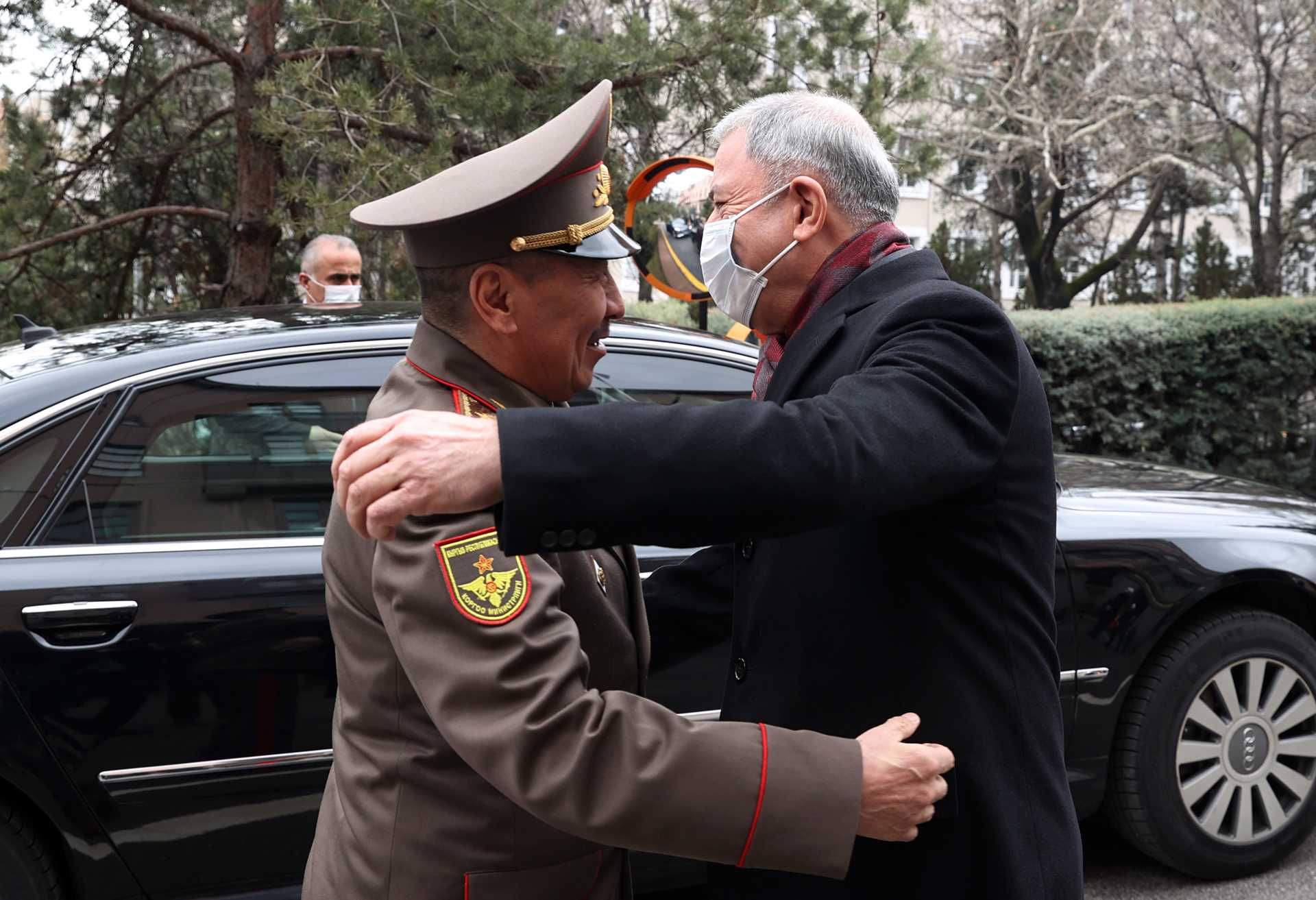 Millî Savunma Bakanı Hulusi Akar, Kırgızistan Savunma Bakanı Bekbolotov ile Görüştü