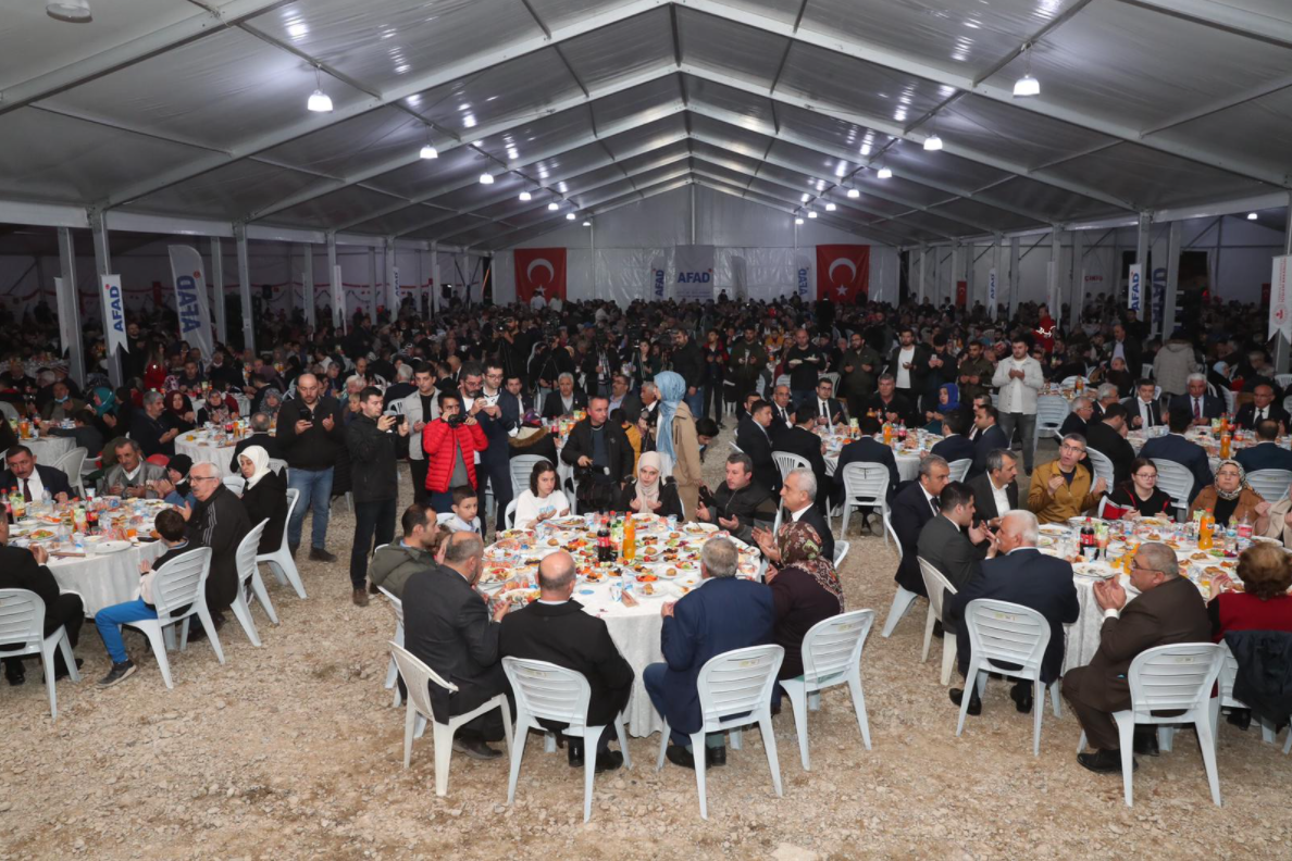 Bakan Soylu Kastamonu Bozkurt’ta, Sel Afetini Yaşayan Vatandaşlarımızla İftar’da Bir Araya Geldi
