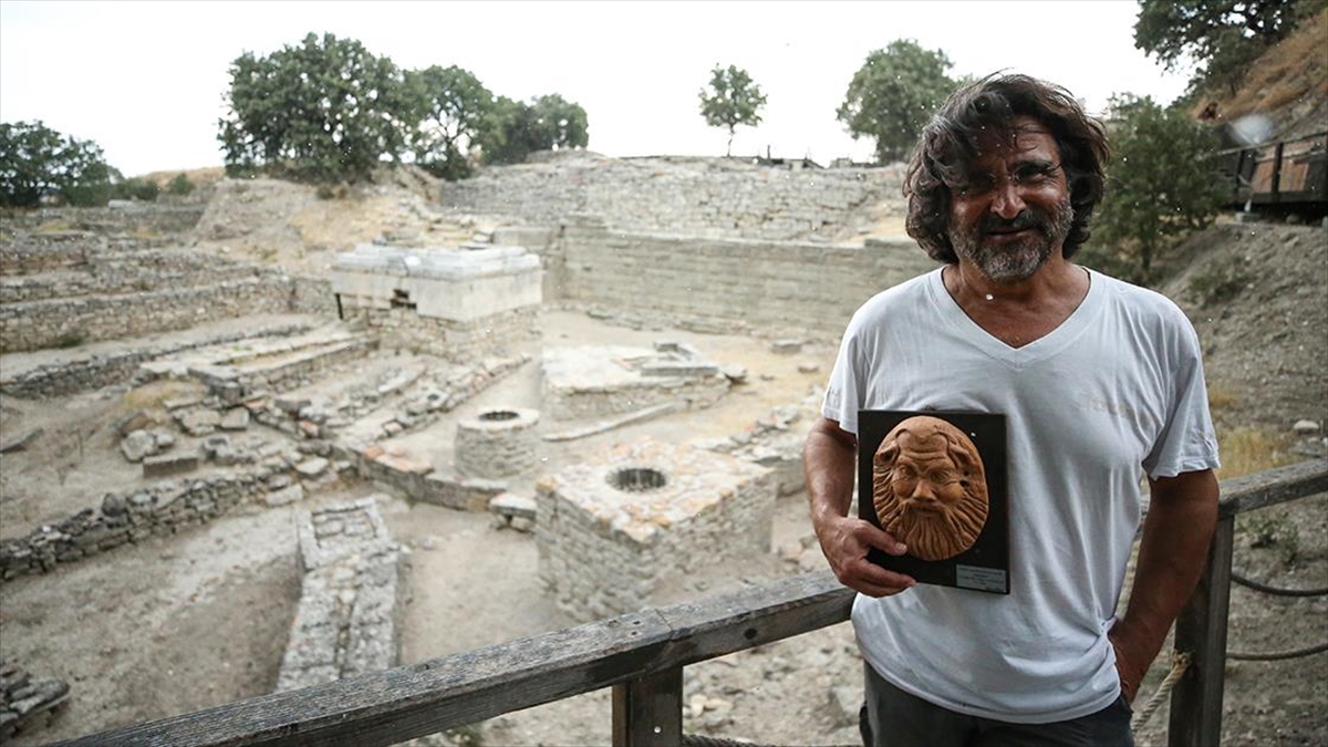 Troya Antik Kenti Kazı Başkanı Prof. Dr. Aslan, İtalya’dan aldığı uluslararası ödülü değerlendirdi