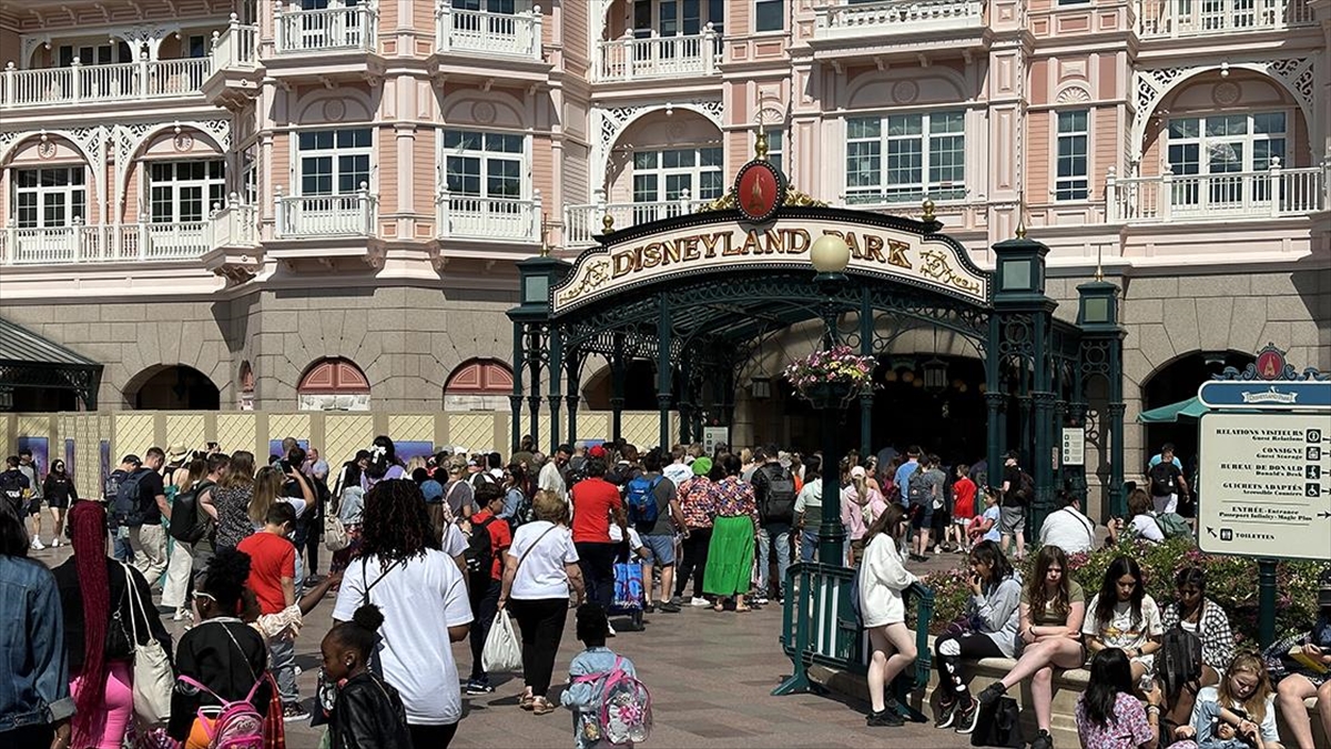 AP milletvekillerini taşıyan tren, Strazburg yerine yanlışlıkla Disneyland Paris’e gitti