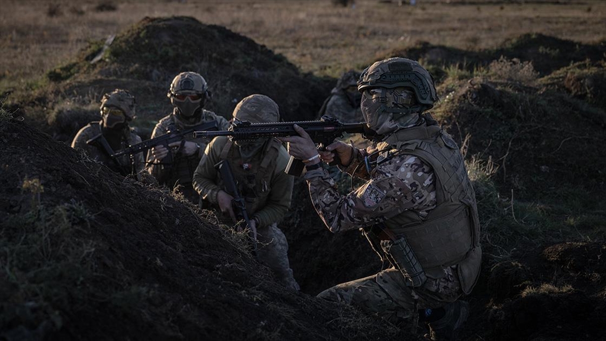 Ukrayna’da askerler, Zaporijya yönünde yoğun savaş eğitiminden geçiyor
