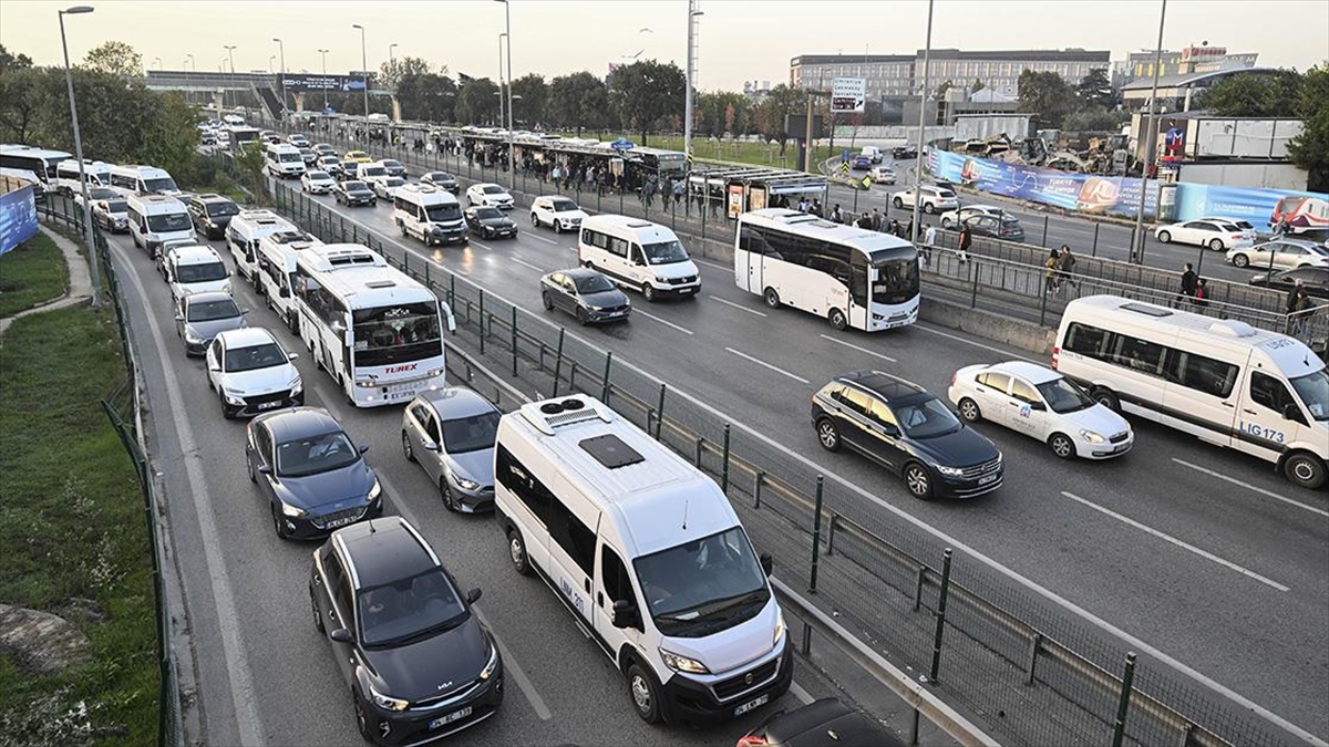 İstanbul’un bazı bölgelerinde trafikte yoğunluk yaşanıyor