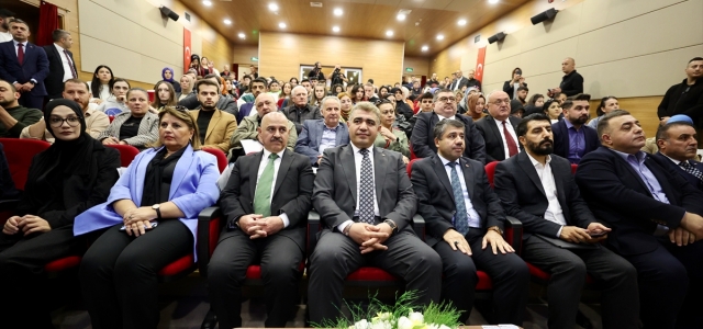 Düzce’de düzenlenen panelde medya ve yerel yönetimler ele alındı