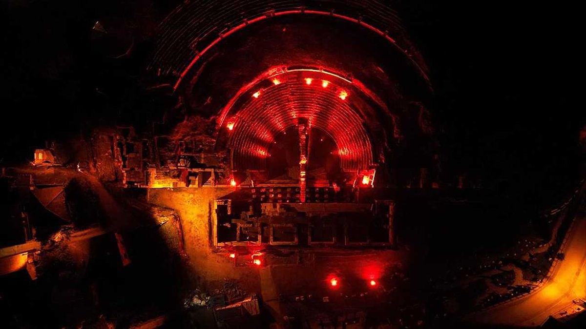 Prusias ad Hypium Antik Kenti lösemiye dikkati çekmek için turuncu ışıkla aydınlatıldı