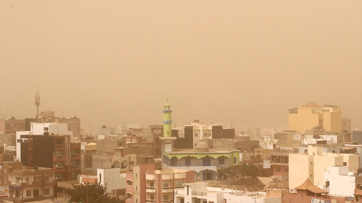 Dakar’da toz bulutları gökyüzünü kapladı