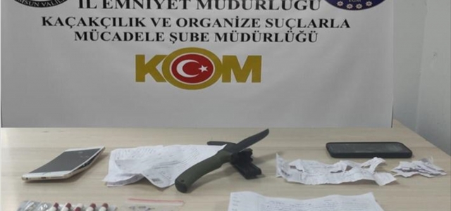 Samsun’da bir kişiye zorla senet imzalattıkları öne sürülen 2 şüpheli tutuklandı