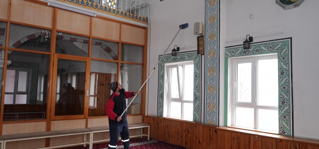 CAMİLERDE TEMİZLİK ÇALIŞMASI BAŞLADI