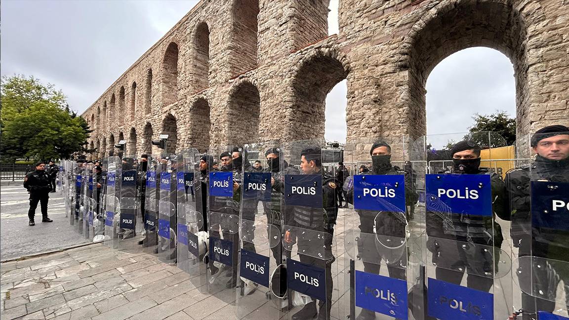 Bakan Sayın Ali Yerlikaya: “Taksim Meydanına İlerlemeye Çalışan ve Polislerimize Saldıran 210 Şahıs Gözaltına Alınmıştır”