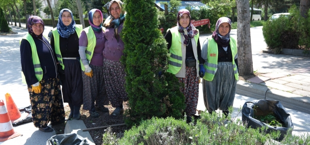 Bolu Belediyesi şehrin dört bir yanında yoğun çalışma gerçekleştiriyor