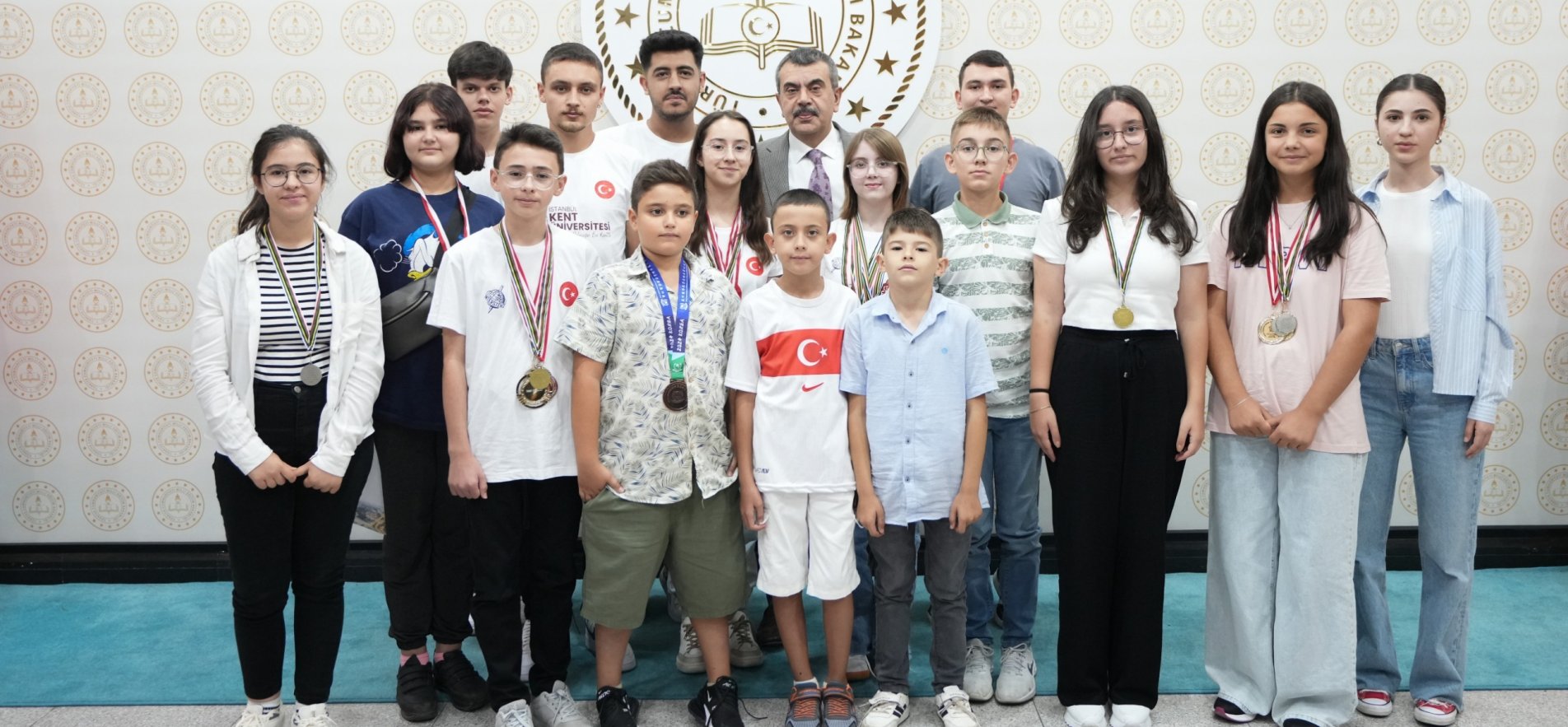 Bakan Tekin, Dünya Şampiyonu Türk Millî Bilgisayar Klavye Takımı’nı Kabul Etti