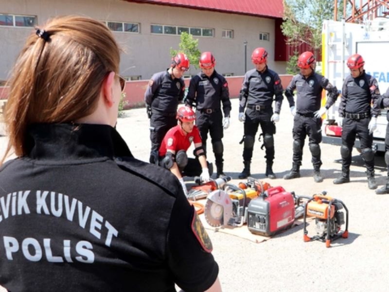 Erzurum’da Gönüllü Polisler Zorlu Eğitimlerden Geçiyor: Afetlere Hazırlık