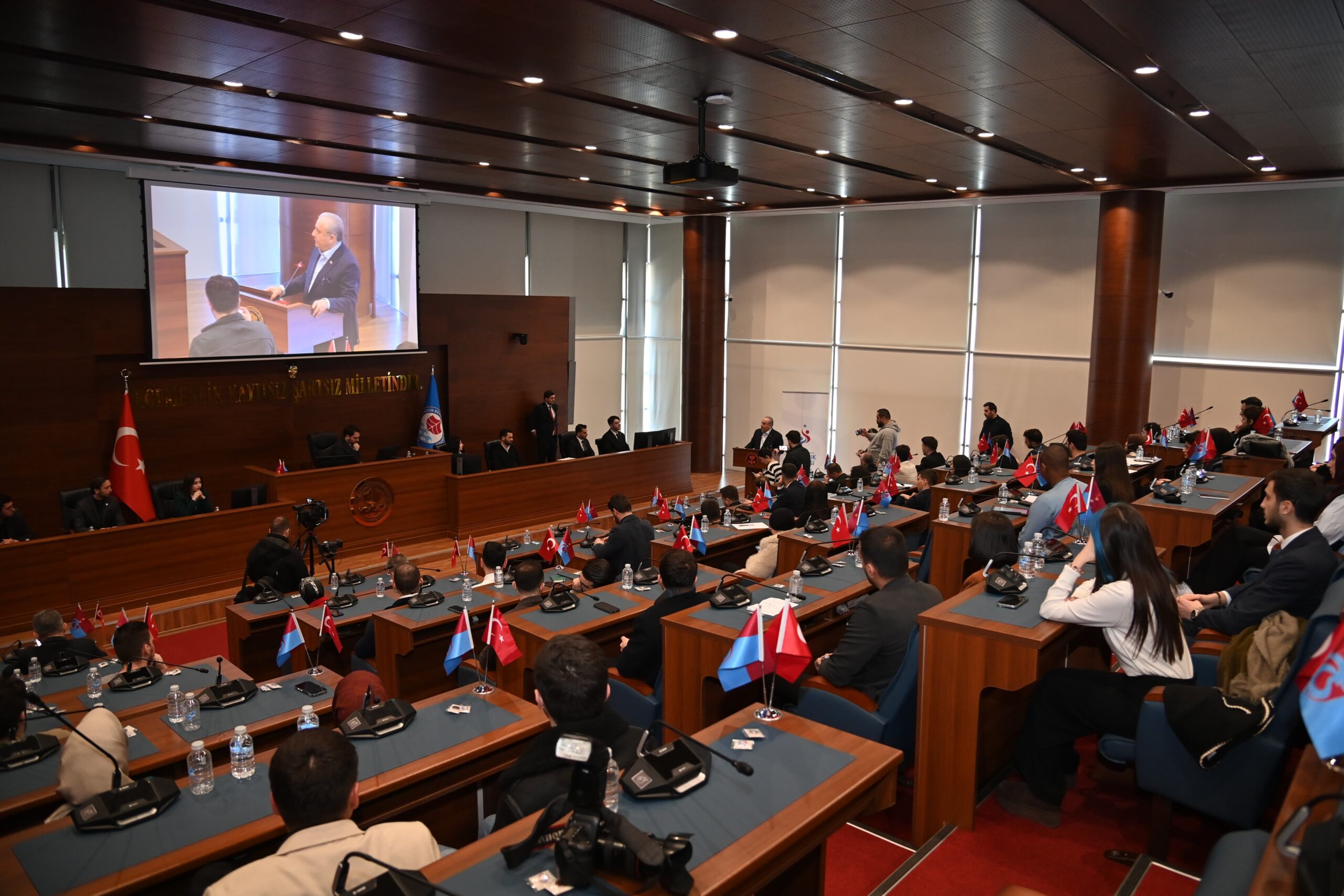 Büyükşehir Gençlik Meclisi Ünlü İsimleri Trabzon’da Gençlerle Buluşturacak