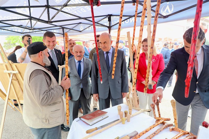 Vali Erol, Altınordu Olgunlaşma Enstitüsü’nde Sergi Açılışına Katıldı