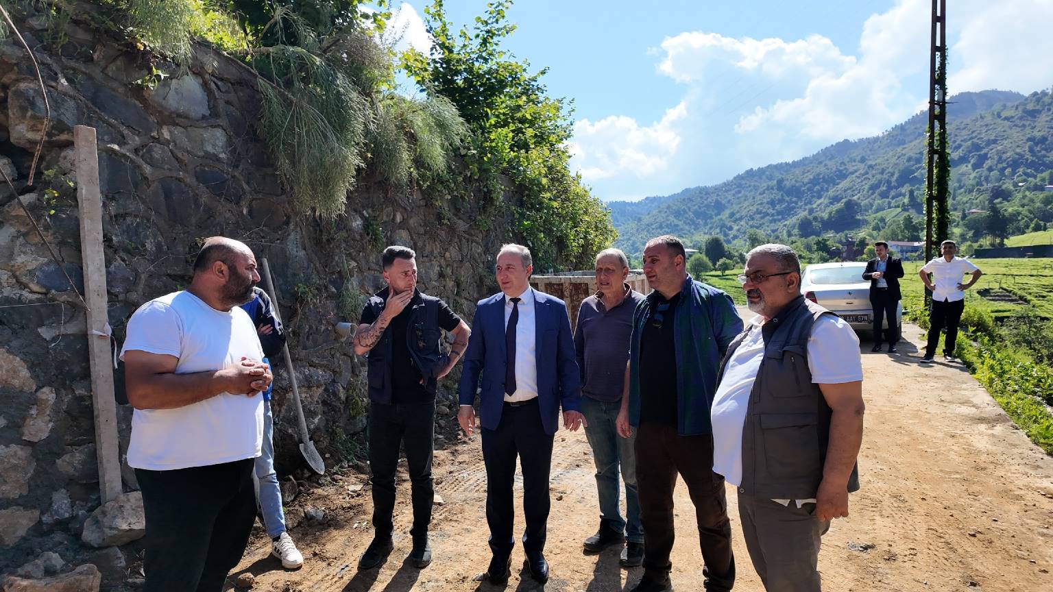 Yukarı Hacılar Mahallesi’nde Taş Duvar Çalışmaları Devam Ediyor