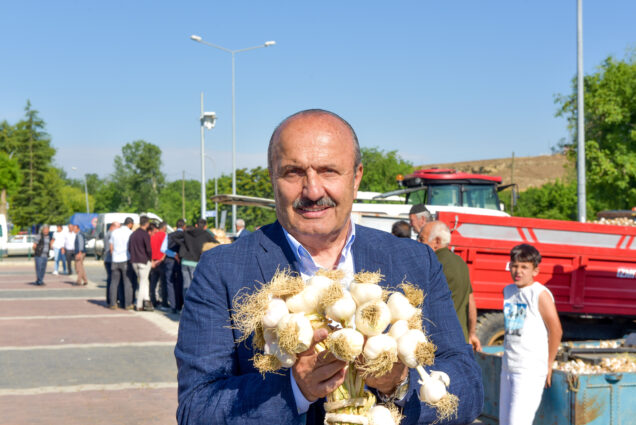 Beyaz Altın Pazara İndi: İlk Satışı Belediye Başkanı Arslan Yaptı