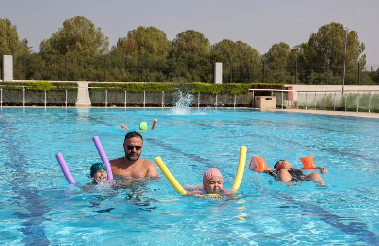 Özel bireyler yüzme kurslarıyla dolu dolu bir yaz geçiriyor