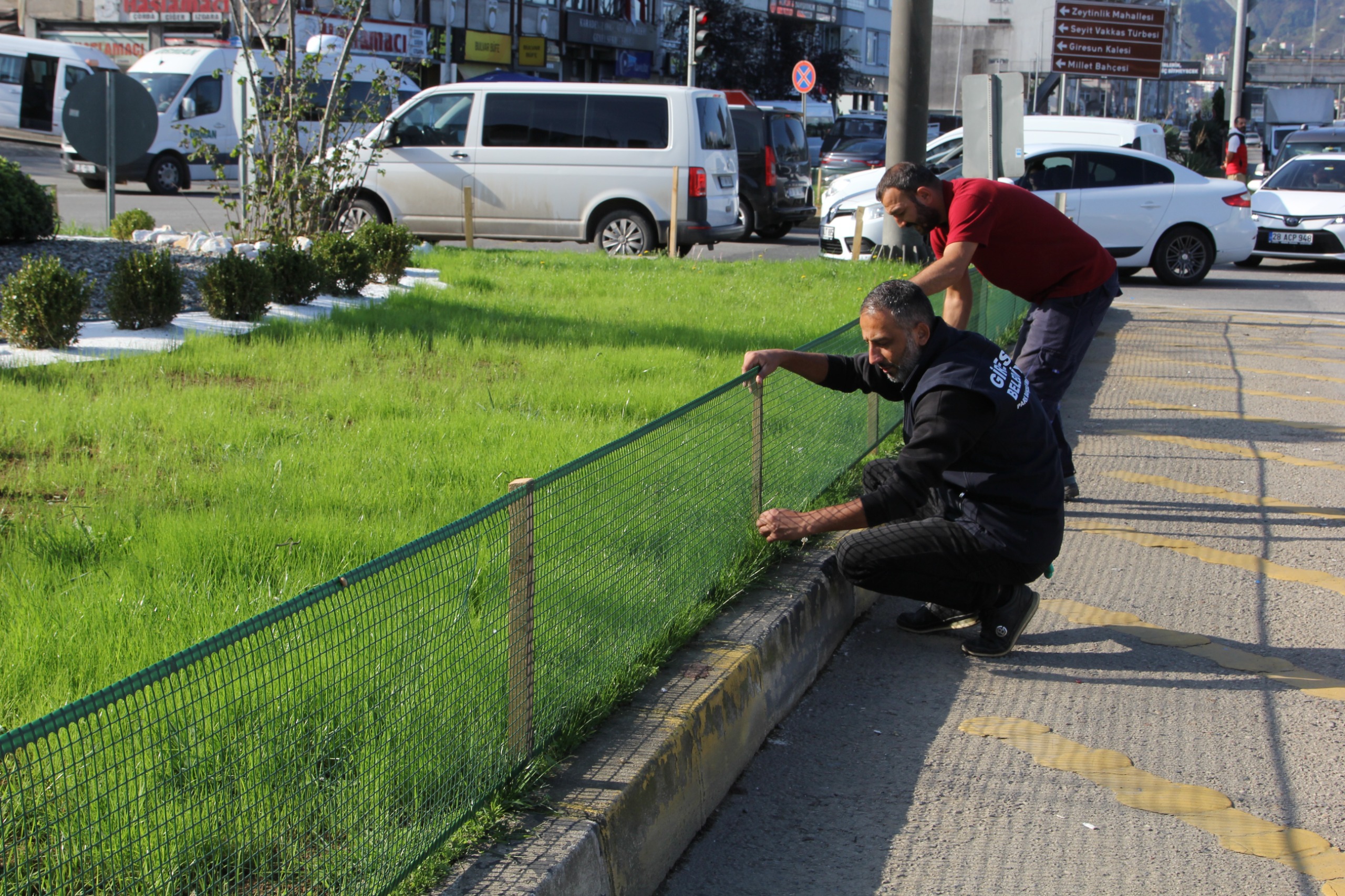 Dönel Kavşaklar Ve Orta Refüjler Modern Peyzajla Güzelleşiyor