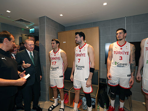 Cumhurbaşkanı Erdoğan, A Millî Basketbol Takımı’nın maçını izledi