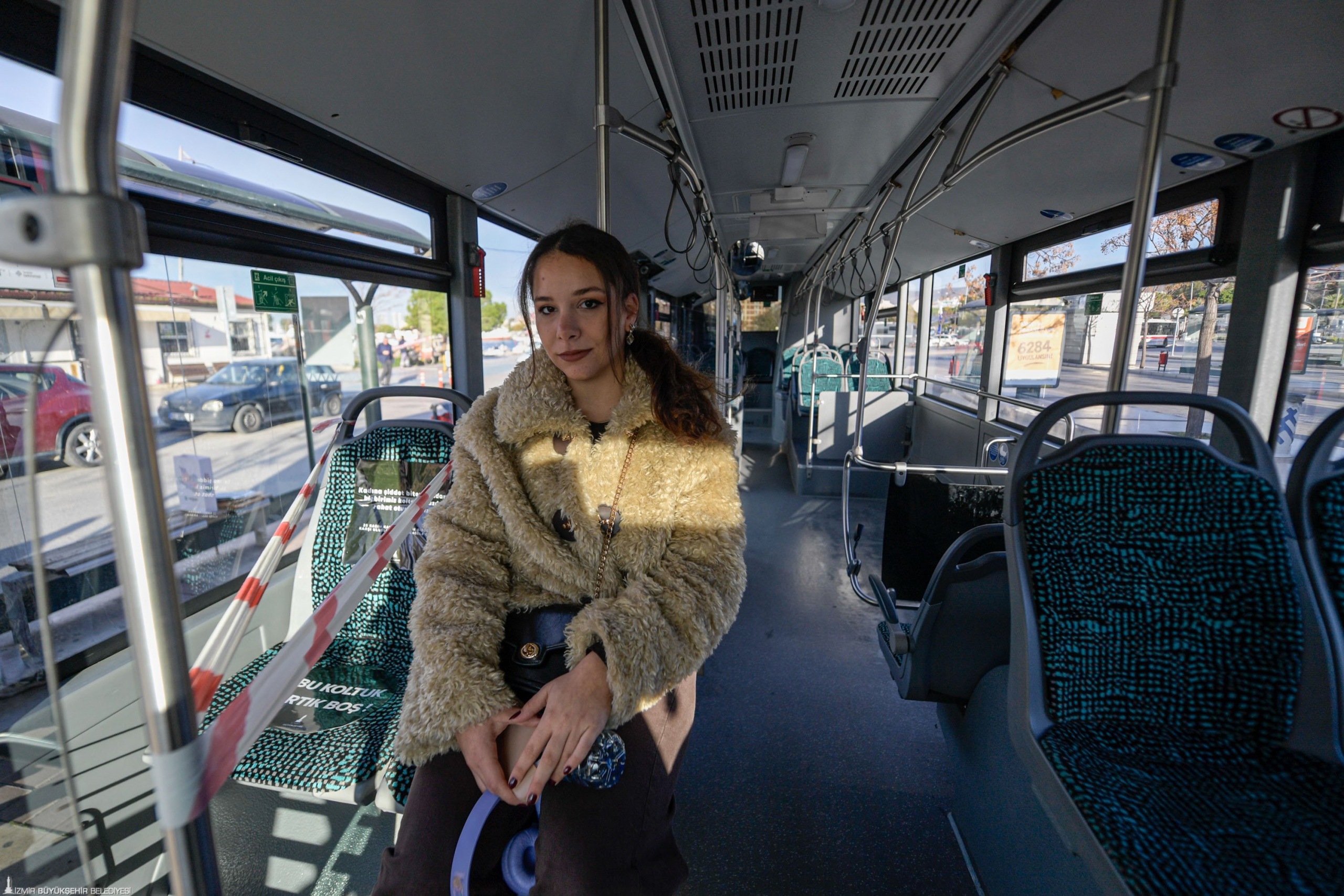 Bir koltuk boş, bir kadın eksik