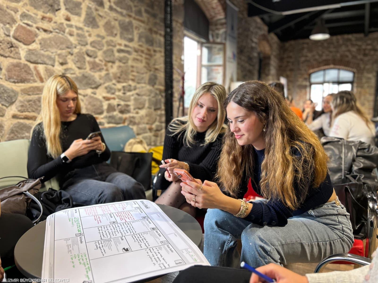 İzmir’in Meslek Fabrikası iş, aş, umut üretiyor