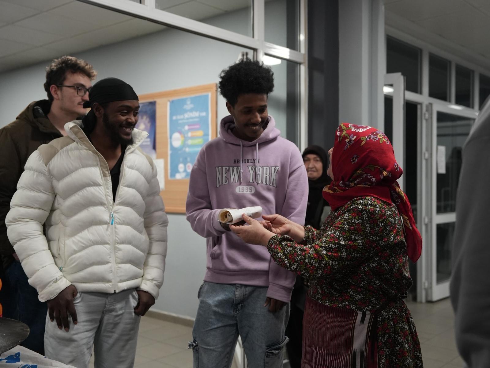 Üniversite Öğrencilerine “Anne Eli”