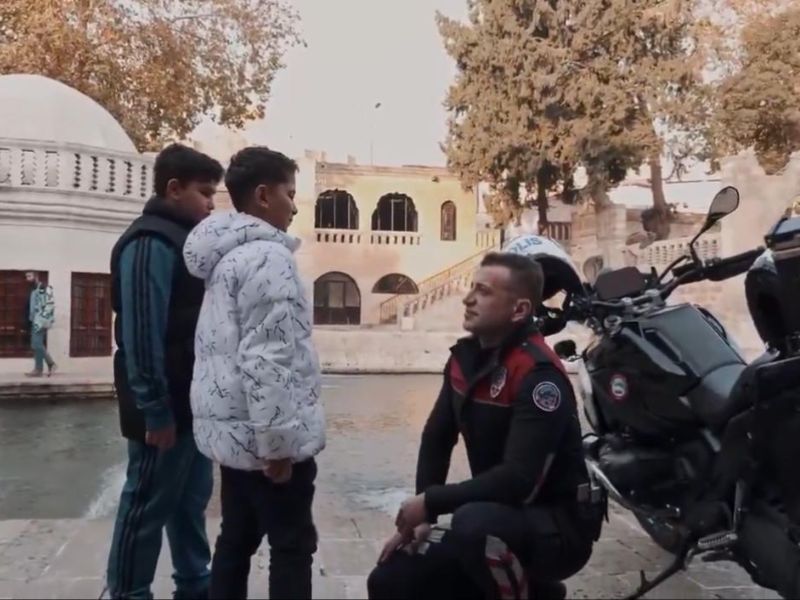 Şanlıurfa İl Emniyet Müdürlüğü Ekiplerince Çocuklarla Birlikte Oynanan Maçın Tek Kazananı Vardı; O da Samimiyet 