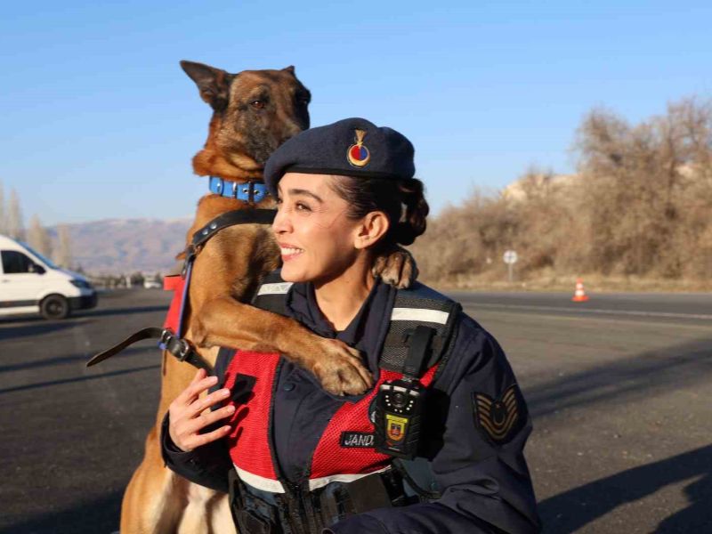 JAKEM Kahraman Köpekleri Zorlu Görevlere Hazırlanıyor