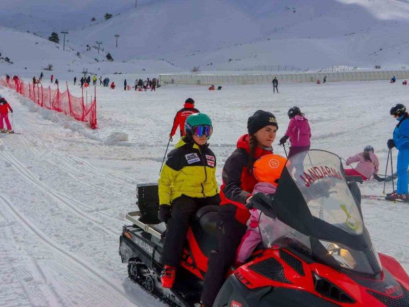 JAK Şehit ve Gazi Çocuklarına Kayak Eğitimi Verdi