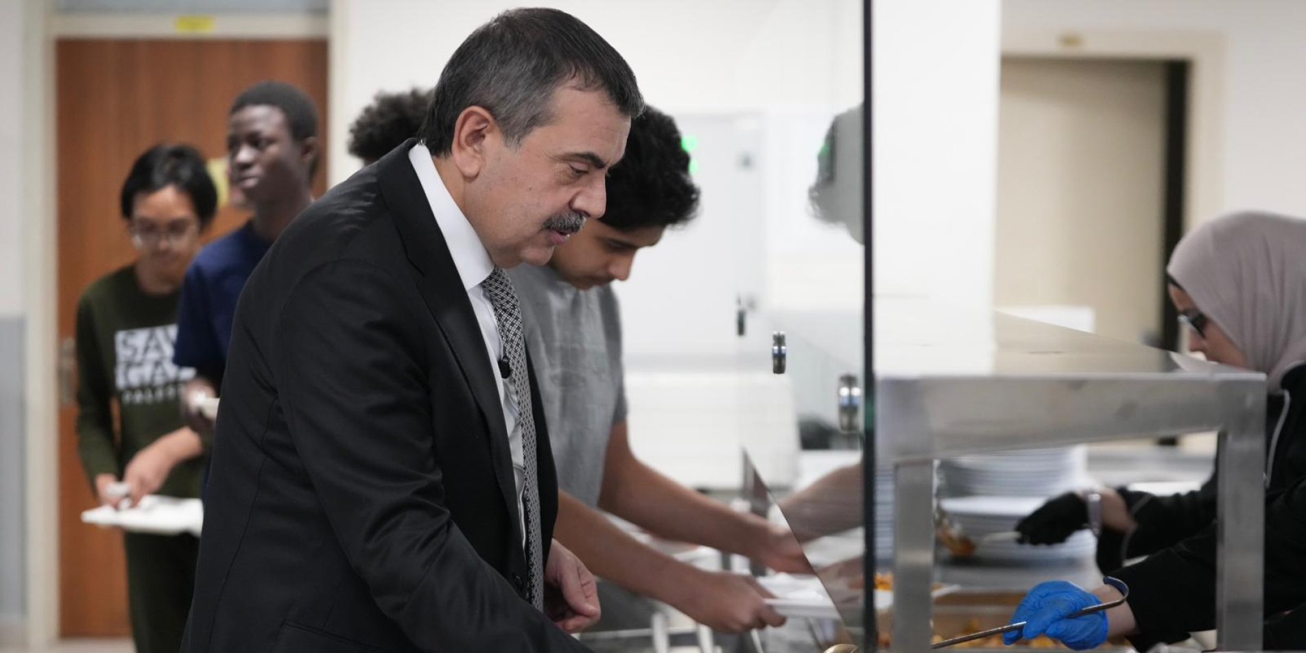 Bakan Tekin, Öğrencilerle İftar Sofrasında Buluştu