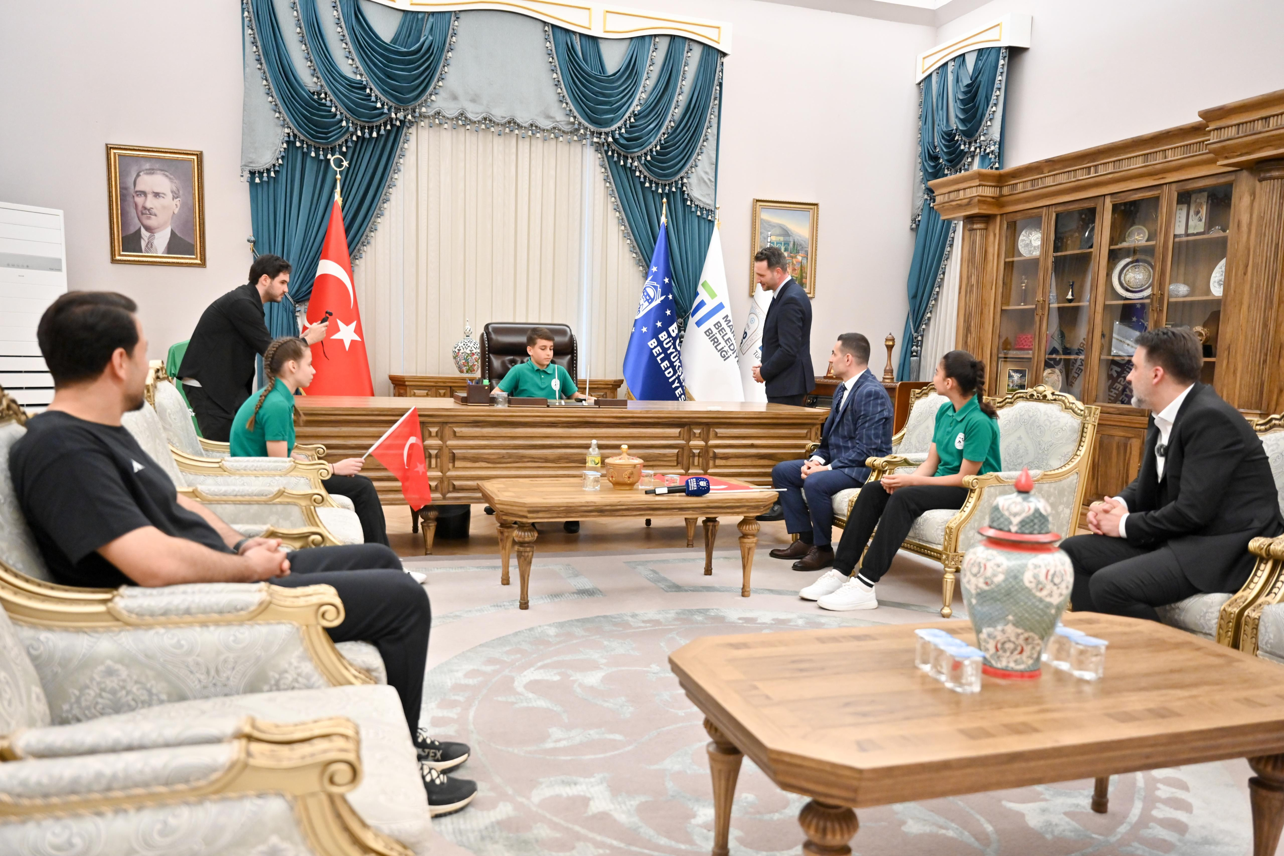 23 Nisan’da başkanlık koltuğu çocukların oldu