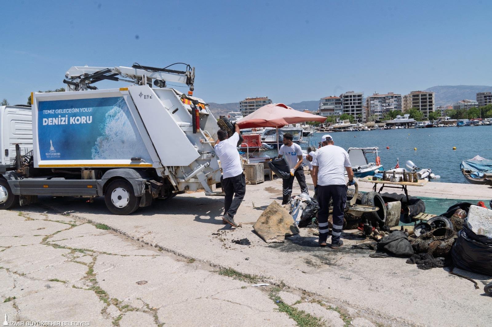Araba lastiği, masa, sandalye de çıktı klozet kapağı da