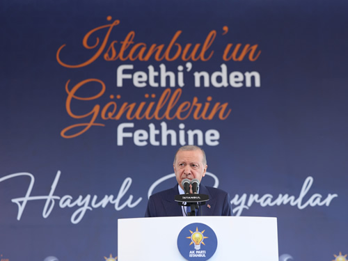 “İstanbul’un fethi, tahrip edilen bir şehrin imarıdır, hayat bulmasıdır”