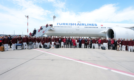 Ay-Yıldızlılar, ABD’ye Ayak Bastı