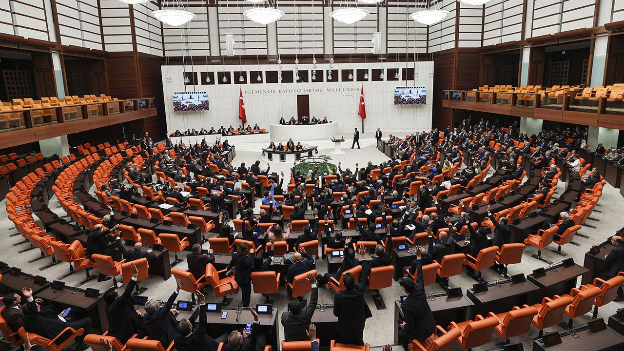 TBMM’de Öğrenci Affı ve Yükseköğretim Düzenlemelerinde İlk 13 Madde Kabul Edildi