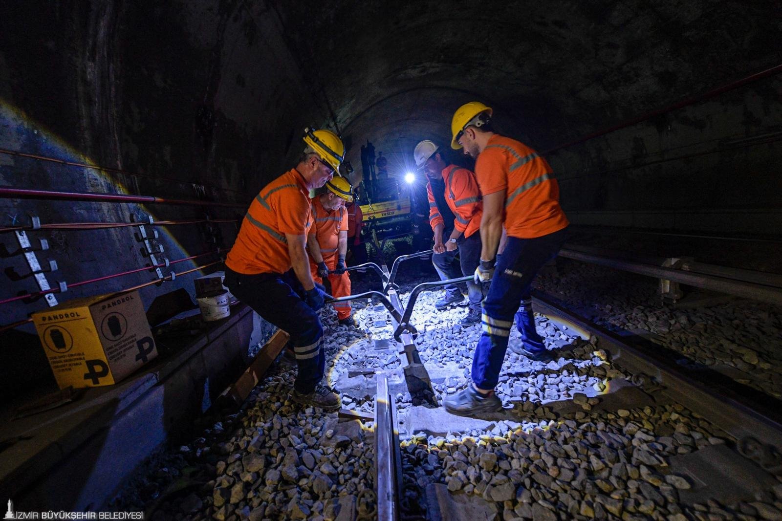 Metro raylarında değişim zamanı