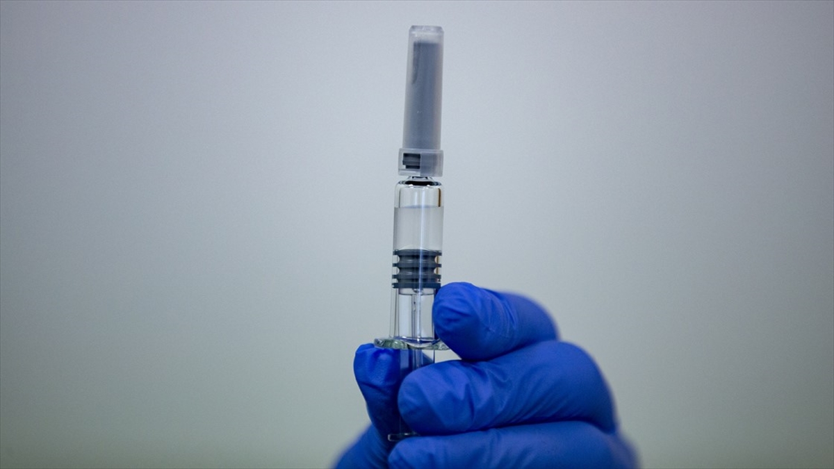 Putin Rusya’da ikinci Kovid-19 aşısının tescillendiğini açıkladı