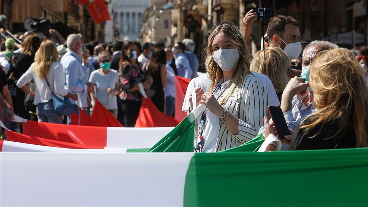 İtalya’da Kovid-19 salgınında en yüksek günlük vaka sayısına ulaşıldı