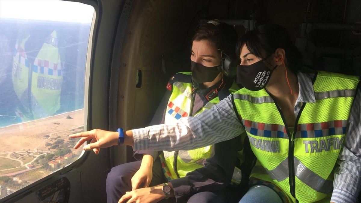Kadın subaylar ‘turizm başkenti’nin trafiğini havadan denetliyor