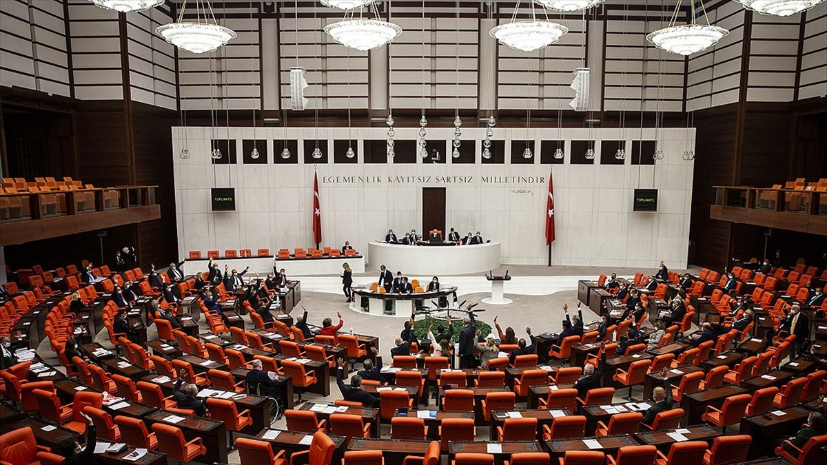 Esnek çalışma düzenlemesine ilişkin maddeler kanun teklifinden çıkarılıyor