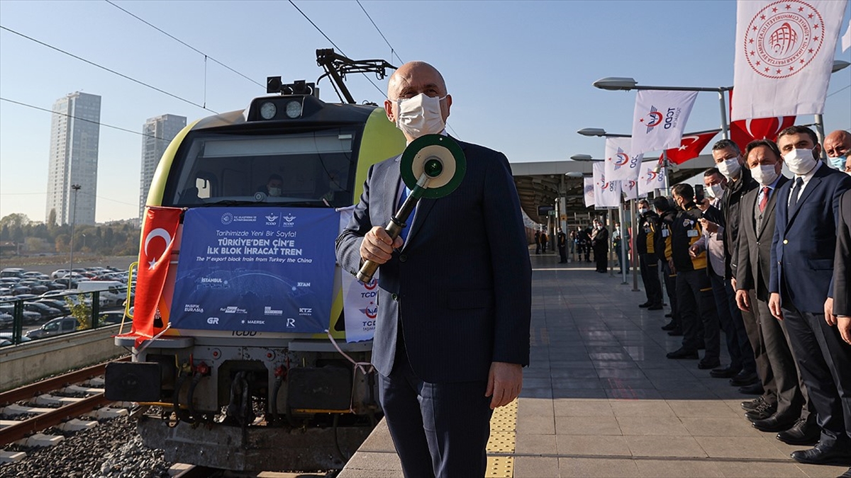 Türkiye’den Çin’e gidecek ilk ihracat treni İstanbul’dan uğurlandı