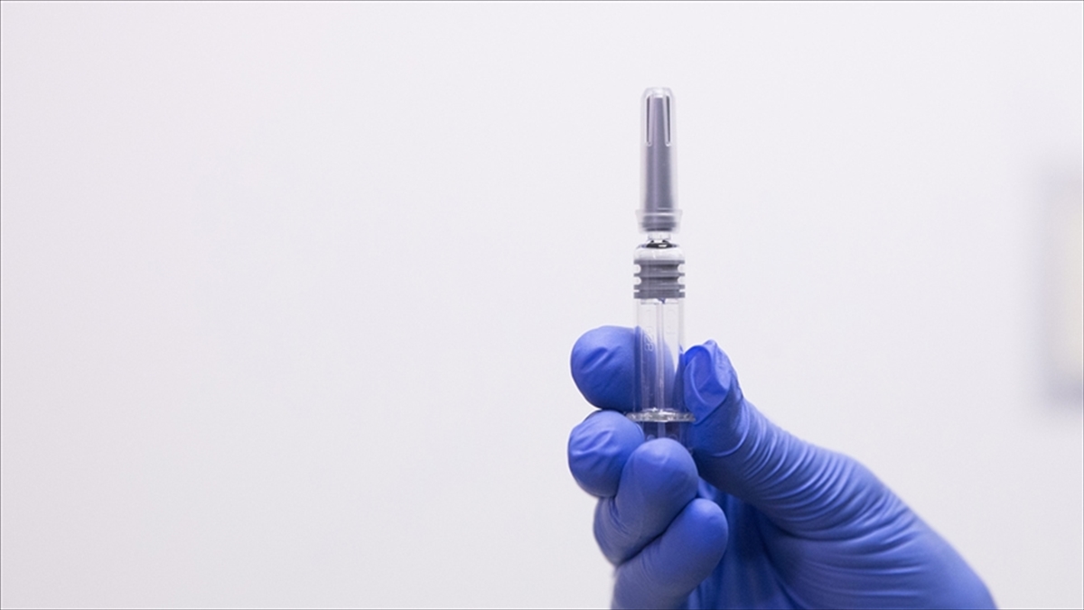 Kovid-19 vakalarının artmaya devam ettiği Avrupa’da hükümetler aşı stratejilerini belirliyor