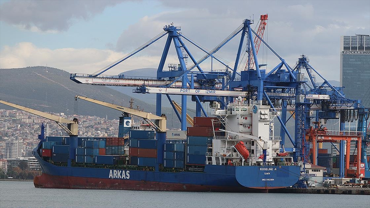 Akdeniz’de hukuk dışı arama yapılan Türk gemisi İzmir Limanı’na geldi