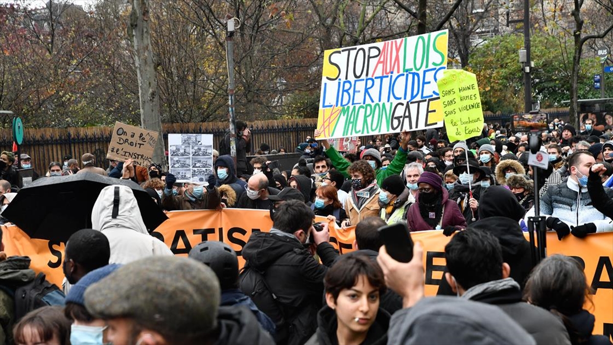Fransa’da güvenlik yasa tasarısıyla artan İslamofobi protesto edildi