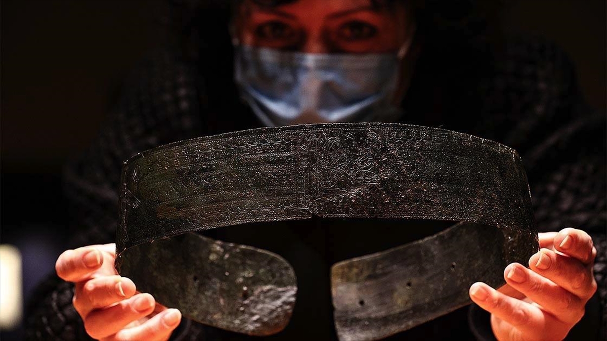 2 bin 800 yıllık ‘prenses kemeri’ İzmir’deki müzede sergileniyor