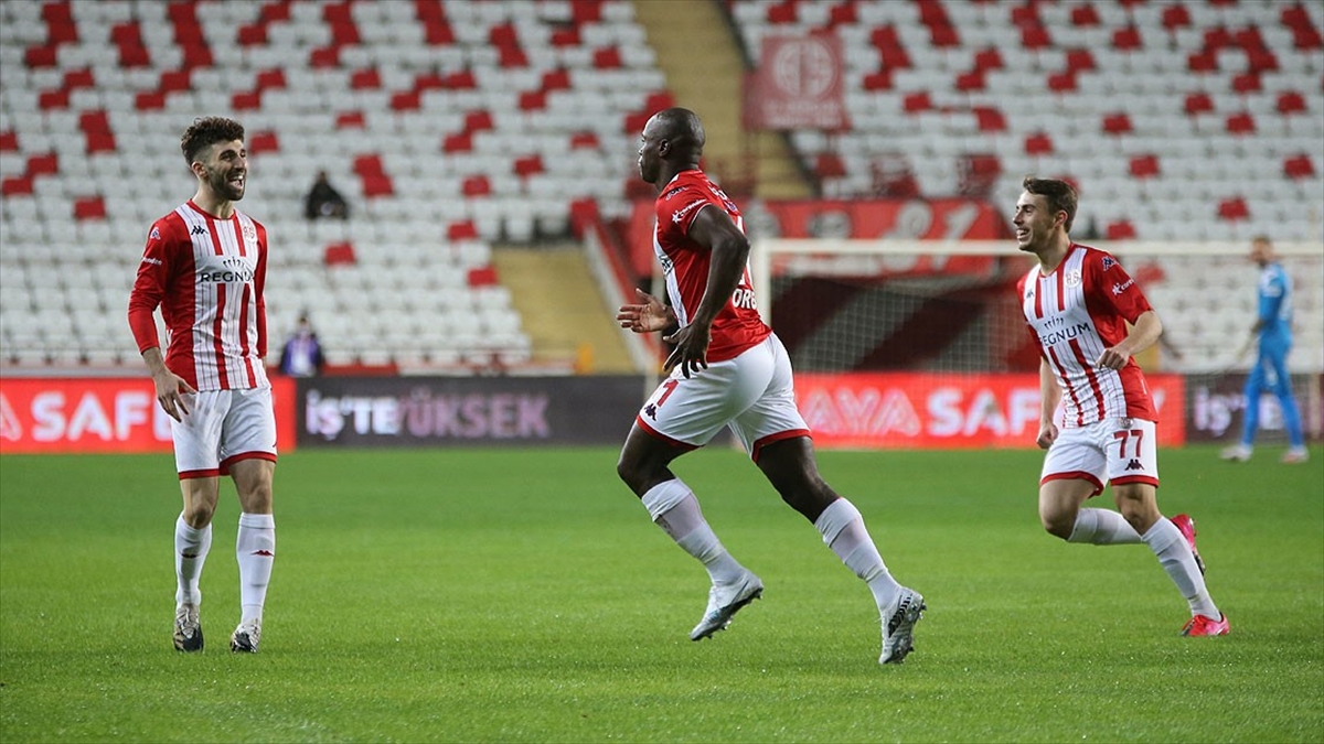 Antalyaspor Süper Lig’de 10 maçlık yenilmezlik serisine ulaştı