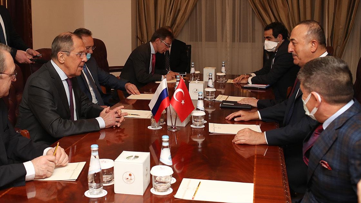 Dışişleri Bakanı Çavuşoğlu, Katar’da Rus mevkidaşı Lavrov ile görüştü