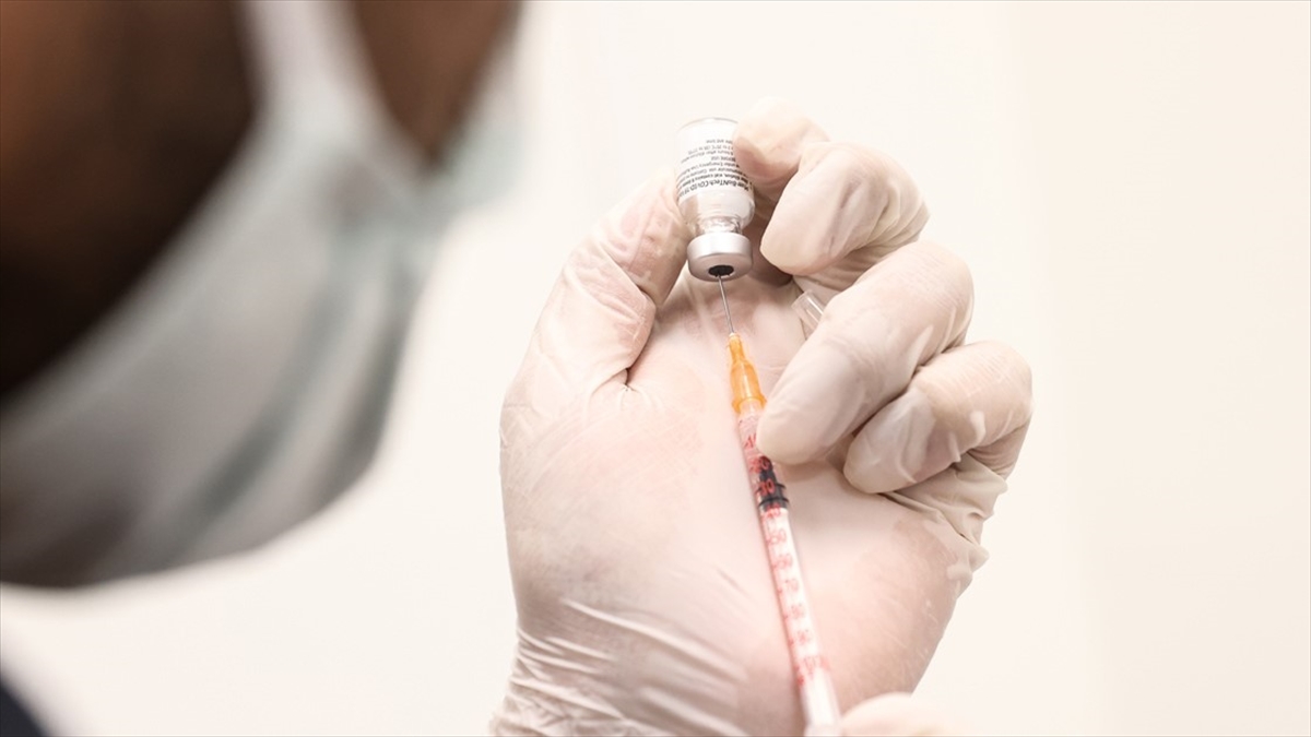 Türkiye’de Kovid-19’la mücadelede birinci doz aşı miktarı 30 milyonu aştı