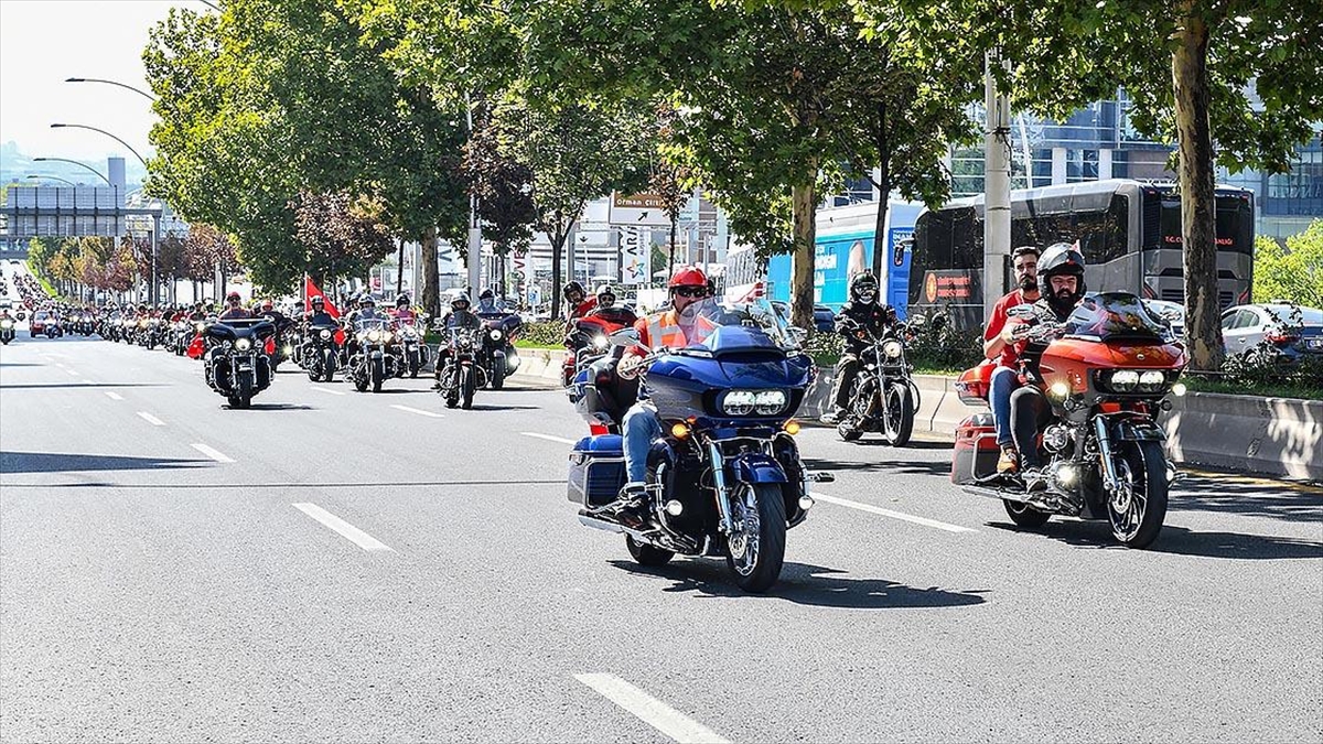 Ankara’da 400 motosiklet tutkunu gaziler için turladı