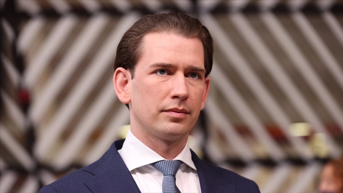 Avusturya’da İslam karşıtı Başbakan Kurz’un yolsuzluk soruşturması sonucu istifası tartışılıyor